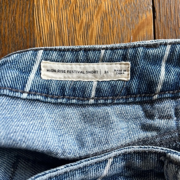 PacSun Blue Striped Jean Shorts Frayed Hemline High Rise Festival Shorts Size 24 - Picture 8 of 11